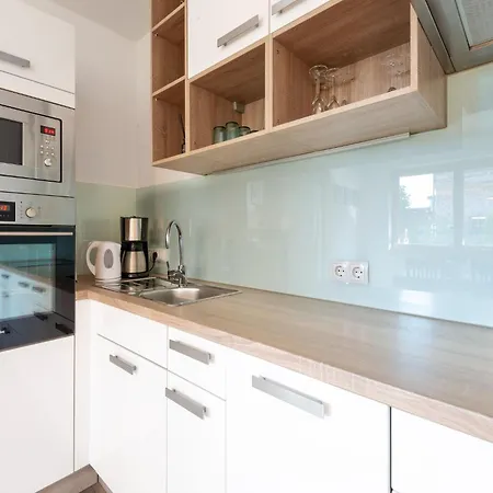 In Tyrol Near Lift * Брук-ам-Циллер